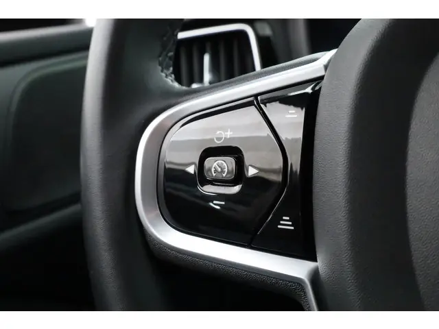 Volvo V60 T8 Recharge R-Design 2022 Hybride Benzine 12