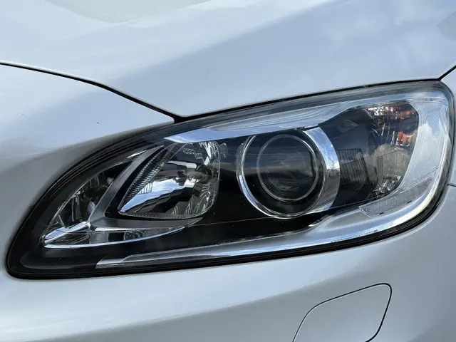 Volvo V60 2.0 T3 R-Design 2017 Benzine 8