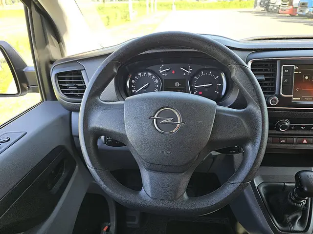 Opel Vivaro 1.5 2022 Diesel 11