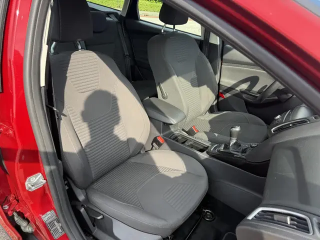Ford Focus Wagon 1.0 Ecoboost Titanium 2016 Benzine 32