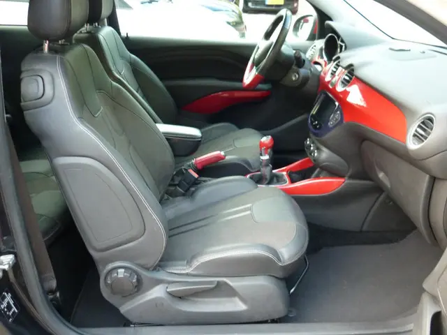 Opel ADAM 1.4 Slam,airco,halfleder,17inch,nap. 2013 Benzine 9