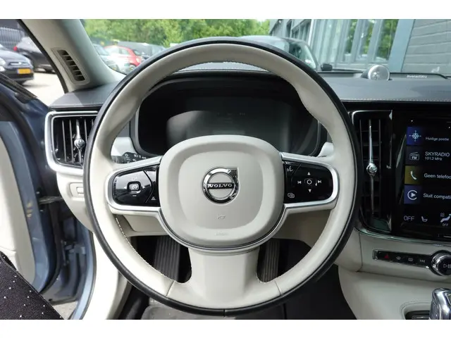 Volvo V90 2.0 T8 AWD Inscription 2018 Hybride Benzine 12