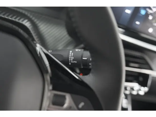 Peugeot 208 PureTech 100 Allure 2024 Benzine 37