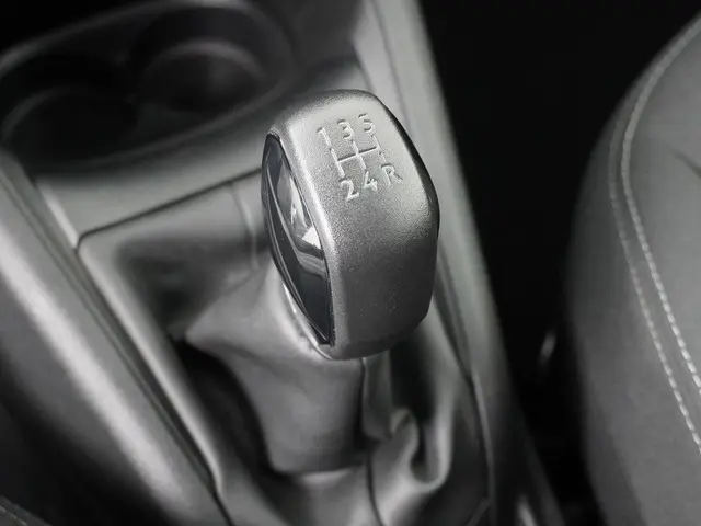 Peugeot 208 1.0 PureTech Access 2015 Benzine 18