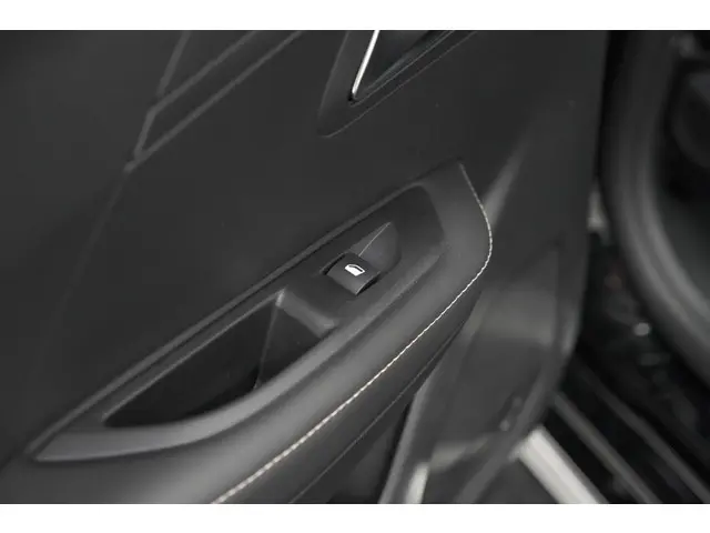 Peugeot 208 PureTech 100 Allure 2024 Benzine 31