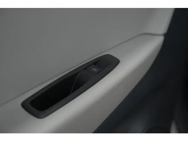 Renault Captur TCe 120 EDC Initiale Paris 2017 Benzine 33