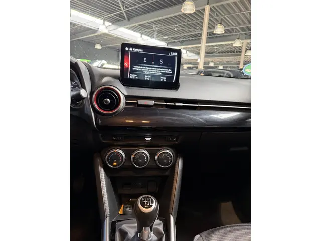 Mazda 2 1.5 Skyactiv-G Luxury 2022 Hybride Benzine 10