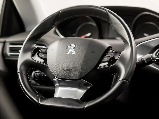 Peugeot 308 1.2 PureTech Sport 2018 Benzine 19