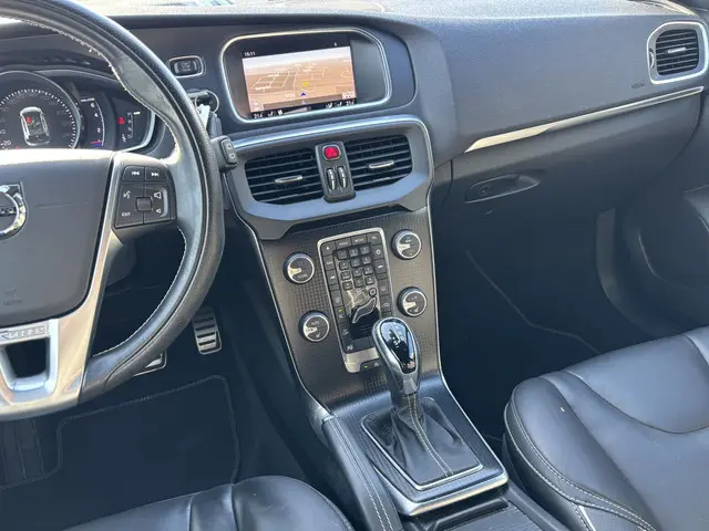 Volvo V40 1.5 T3 R-Design 2019 Benzine 16