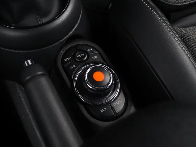 MINI 5-Deurs Cooper 2019 Benzine 17