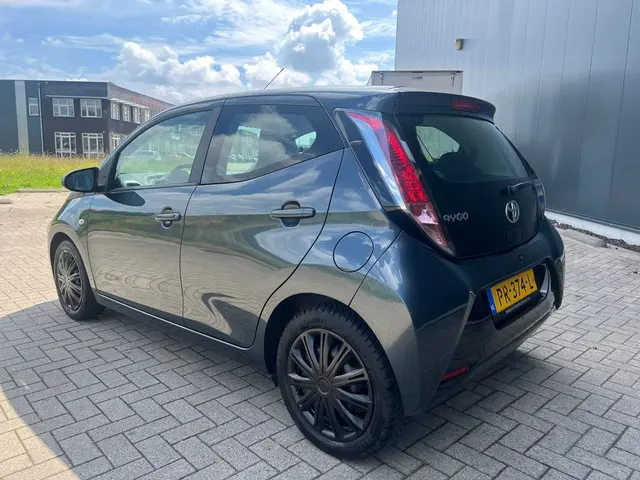 Toyota Aygo 1.0 VVT-i x-play 2017 Benzine 5