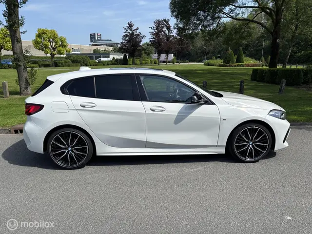 BMW 1 Serie 116i M Sport Shadow 2021 Benzine 4