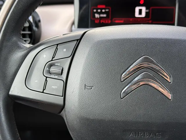 Citroën C4 Cactus 1.2 VTi Shine 2015 Benzine 17