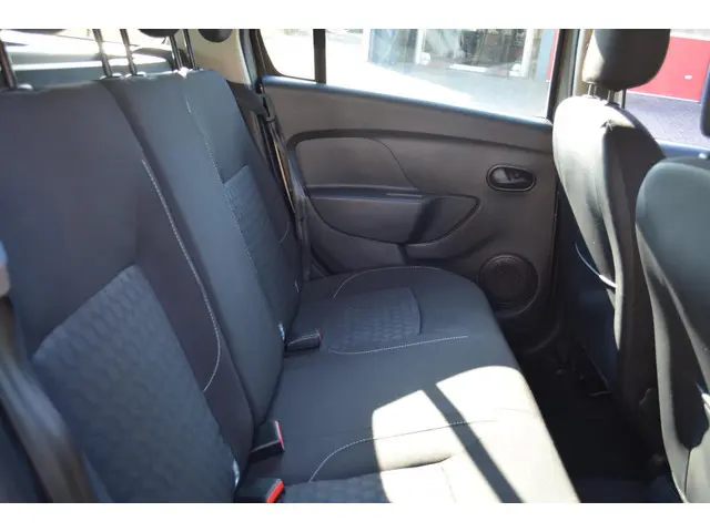 Dacia Logan MCV 0.9 TCe Prestige 2015 Benzine 17