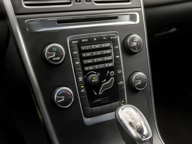 Volvo XC60 2.0 T5 Luxury Sport 2012 Benzine 9