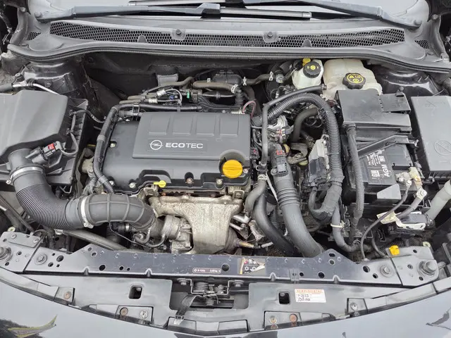 Opel Astra 1.4 Turbo NIEUW DISTRUB KETTING 2015 Benzine 25