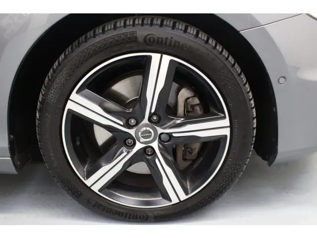 Volvo V40 T3 Polar+ Sport Automaat 2019 Benzine 39