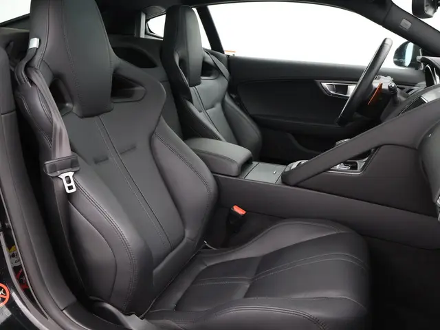 Jaguar F-Type 3.0 V6 340 PK COUPÉ 2017 Benzine 4