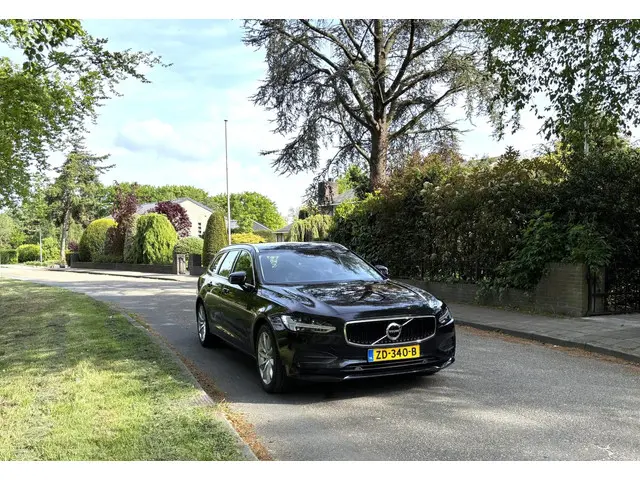 Volvo V90 2.0 T4 2019 YOUR CLASSIC CAR-SOLD. 2019 Benzine 28
