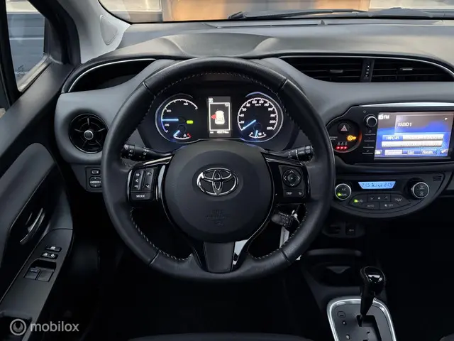 Toyota Yaris 1.5 Hybrid Aspiration 2017 Hybride Benzine 11