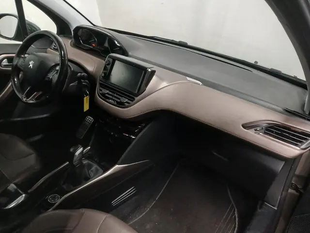 Peugeot 2008 1.6 VTi Féline SCHADEAUTO!! WOK!! 2013 Benzine 12