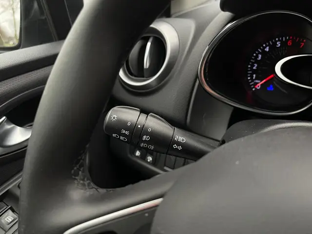 Renault Clio 0.9 TCe Limited 2018 Benzine 27