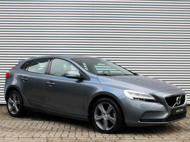 Volvo V40 3