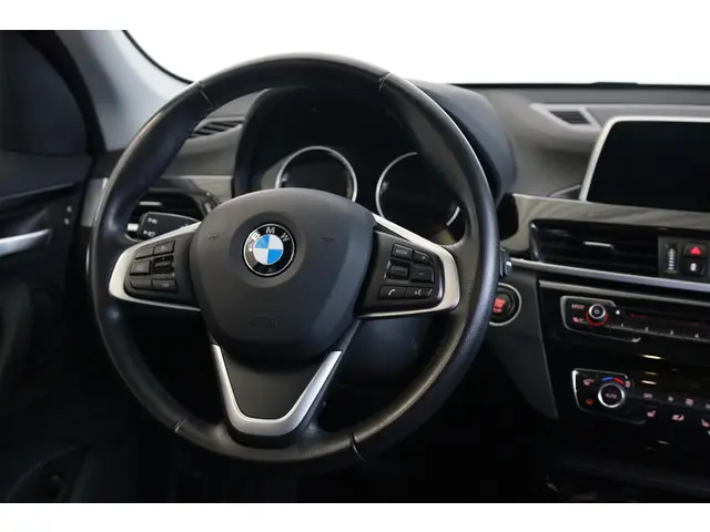 BMW X1 sDrive18i High Executive 2019 Benzine 12