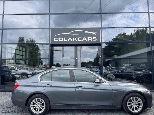 BMW 3 Serie 318i Centennial High Executive 2016 Benzine 16