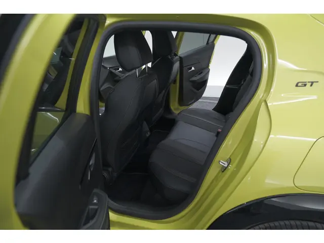 Peugeot 208 Hybrid 136 e-DCS6 GT 2024 Hybride Benzine 32