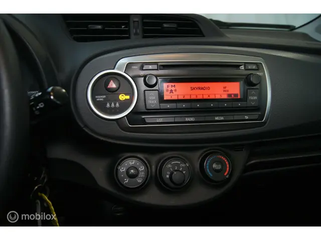 Toyota Yaris 1.0 VVT-i Now Top 5 editie 2014 Benzine 18