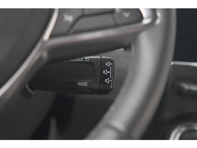 Renault Clio TCe 90 GPF techno 2025 Benzine 38