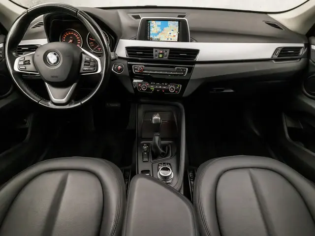 BMW X1 sDrive18i High Executive 2016 Benzine 6