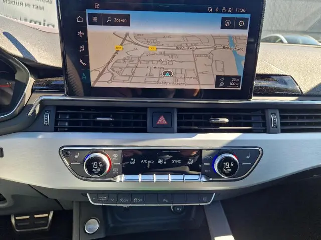 Audi A4 Avant 40 TFSI quattro S edition 2022 Benzine 21