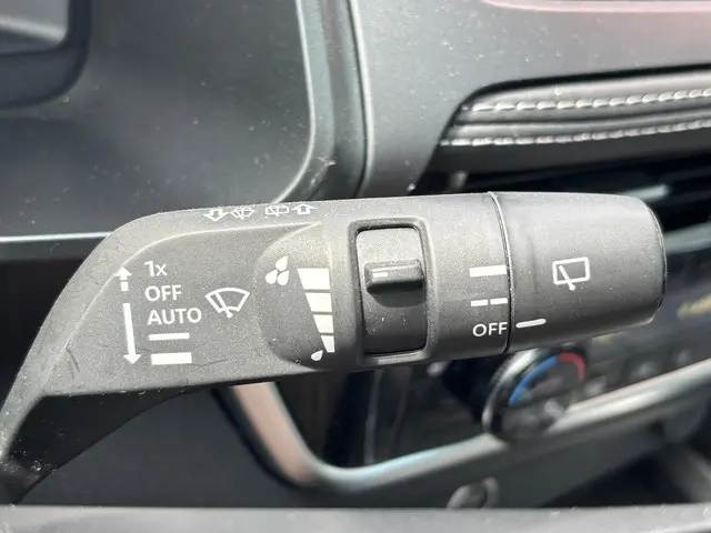 Nissan QASHQAI MHEV 140 MT N-Connecta 2025 Benzine 28