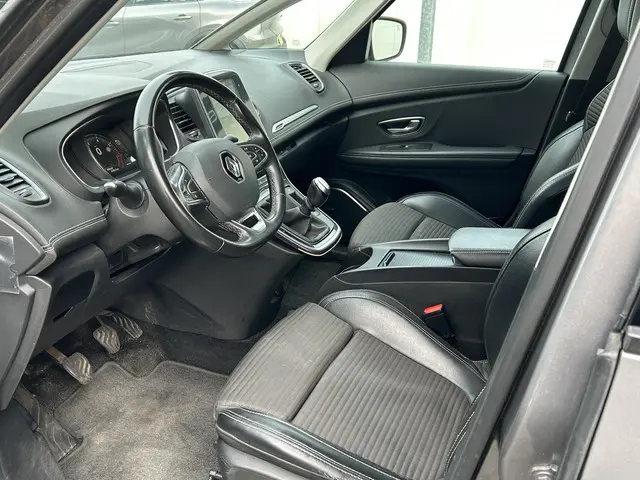 Renault Scénic 1.2 TCe Bose 2017 Benzine 25