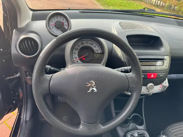 Peugeot 107 1.0 Active 93.000 KM AIRCO 2013 Benzine 13