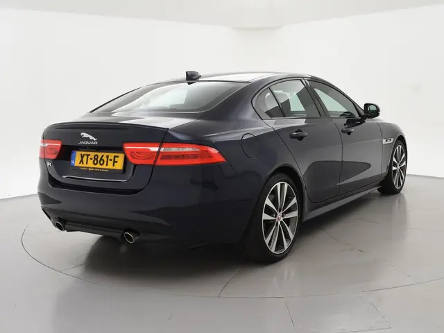 Jaguar XE 2