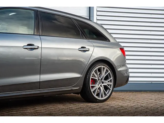 Audi A4 Avant 45 TFSI quattro edition one 2020 Benzine 32
