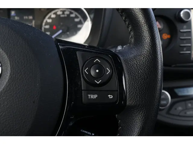 Toyota Yaris 1.5 Hybrid Premium 2017 Hybride Benzine 17