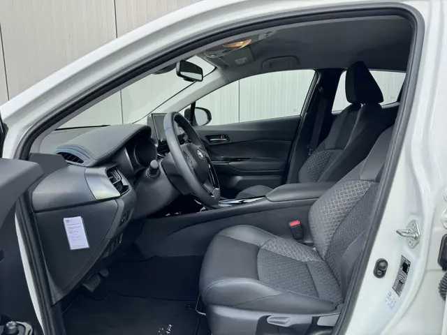 Toyota C-HR 1.8 Hybrid Dynamic 2023 Hybride Benzine 19