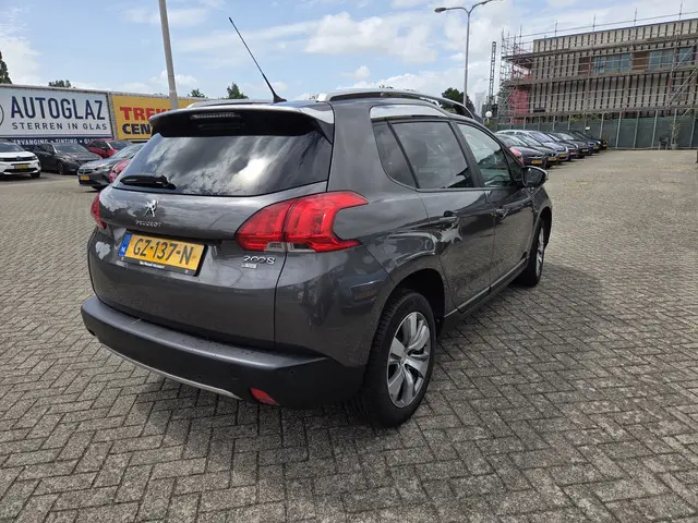 Peugeot 2008 1.2 PureTech Style/PANO/NAVI 2015 Benzine 6