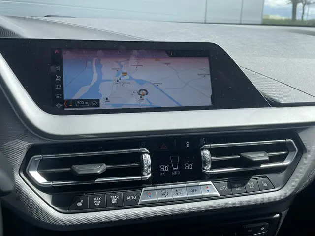 BMW 1 Serie 118i Executive Edition 2019 Benzine 9