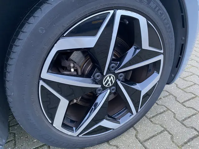 Volkswagen ID.3 First Plus 58 kWh SOH 90% 2020 Elektrisch 6