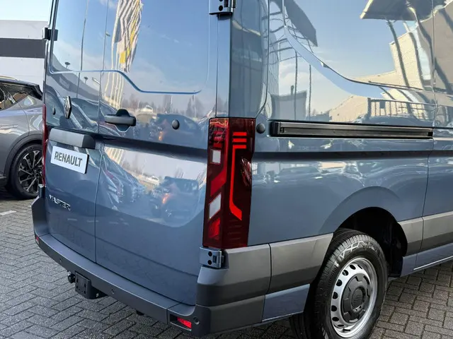 Renault Master T35 2.0 dCi 130 L2H2 Advance 2024 Diesel 11