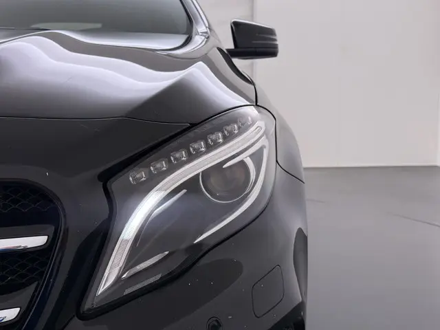 Mercedes-Benz GLA 180 AMG line 2016 Benzine 8