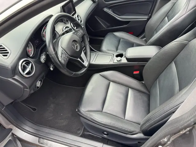 Mercedes-Benz CLA 200 Prestige PANO AUT!! 2013 Benzine 11