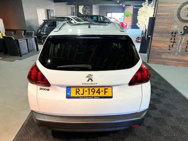 Peugeot 2008 |1.2 PureTech Blue Lion | Pano | 2017 Benzine 31