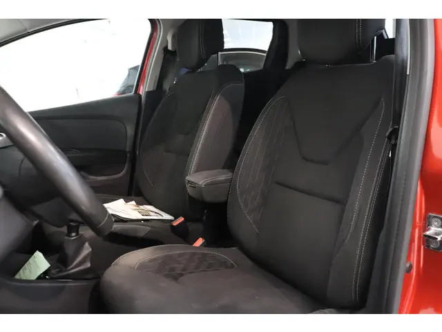 Renault Clio Estate 0.9 TCe Limited 2020 Benzine 8