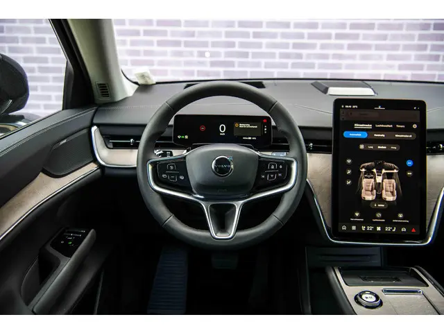Volvo EX90 3